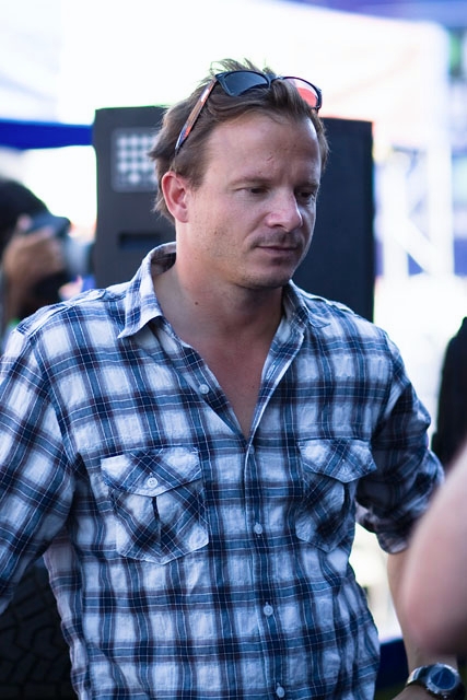 IMG_0840.jpg - öö.. se toimittaja, se pöhkö toimittaja telkkarista.